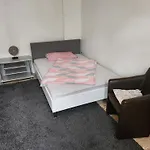 Hbs, Fewo, Eg, Parkplatz, Best- Preis- Leistung, Naehe City, Einzelvermietung Moeglich, 1 Oder 2 Grosse Zimmer, Grosse Kueche, Logga, Bad, Einfach Und Gut Apartamento Halberstadt