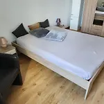 Hbs, Fewo, Eg, Best- Preis- Leistung, Naehe City, Einzelvermietung Moeglich, 1 Oder 2 Grosse Zimmer, Grosse Kueche, Logga, Bad, Einfach Und Gut Apartment *
