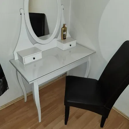 Apartment Hbs, Fewo, Eg, Parkplatz, Best- Preis- Leistung, Naehe City, Einzelvermietung Moeglich, 1 Oder 2 Grosse Zimmer, Grosse Kueche, Logga, Bad, Einfach Und Gut Halberstadt
