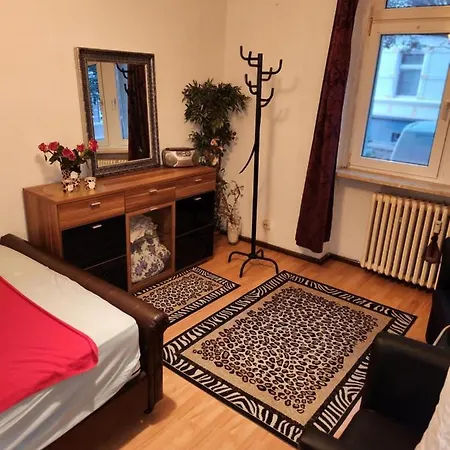 Apartment Hbs, Fewo, Eg, Parkplatz, Best- Preis- Leistung, Naehe City, Einzelvermietung Moeglich, 1 Oder 2 Grosse Zimmer, Grosse Kueche, Logga, Bad, Einfach Und Gut Halberstadt
