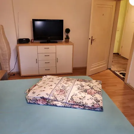 Apartment Hbs, Fewo, Eg, Parkplatz, Best- Preis- Leistung, Naehe City, Einzelvermietung Moeglich, 1 Oder 2 Grosse Zimmer, Grosse Kueche, Logga, Bad, Einfach Und Gut