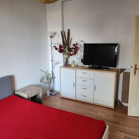 Apartment Hbs, Fewo, Eg, Parkplatz, Best- Preis- Leistung, Naehe City, Einzelvermietung Moeglich, 1 Oder 2 Grosse Zimmer, Grosse Kueche, Logga, Bad, Einfach Und Gut *
