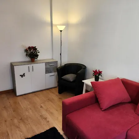 Hbs, Fewo, Eg, Parkplatz, Best- Preis- Leistung, Naehe City, Einzelvermietung Moeglich, 1 Oder 2 Grosse Zimmer, Grosse Kueche, Logga, Bad, Einfach Und Gut Halberstadt