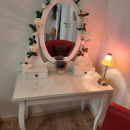 Apartment Hbs, Fewo, Eg, Parkplatz, Best- Preis- Leistung, Naehe City, Einzelvermietung Moeglich, 1 Oder 2 Grosse Zimmer, Grosse Kueche, Logga, Bad, Einfach Und Gut *