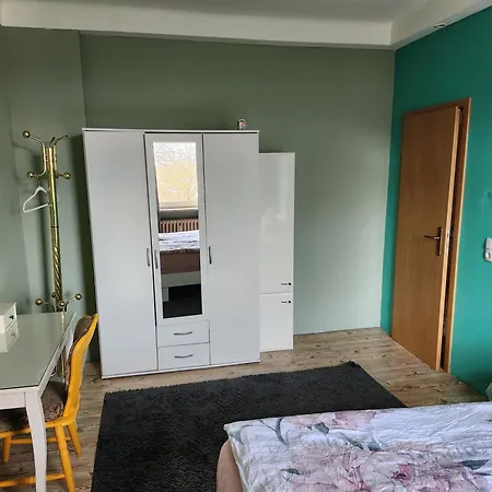 Apartment Hbs, Fewo, Eg, Parkplatz, Best- Preis- Leistung, Naehe City, Einzelvermietung Moeglich, 1 Oder 2 Grosse Zimmer, Grosse Kueche, Logga, Bad, Einfach Und Gut *