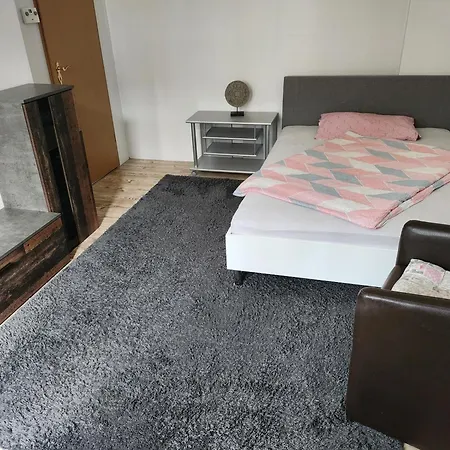 Hbs, Fewo, Eg, Parkplatz, Best- Preis- Leistung, Naehe City, Einzelvermietung Moeglich, 1 Oder 2 Grosse Zimmer, Grosse Kueche, Logga, Bad, Einfach Und Gut Apartment Halberstadt
