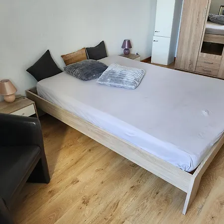 Hbs, Fewo, Eg, Parkplatz, Best- Preis- Leistung, Naehe City, Einzelvermietung Moeglich, 1 Oder 2 Grosse Zimmer, Grosse Kueche, Logga, Bad, Einfach Und Gut Apartment *