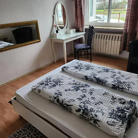 Hbs, Fewo, Eg, Parkplatz, Best- Preis- Leistung, Naehe City, Einzelvermietung Moeglich, 1 Oder 2 Grosse Zimmer, Grosse Kueche, Logga, Bad, Einfach Und Gut * Halberstadt
