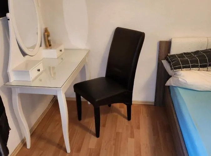 Apartment Hbs, Fewo, Eg, Best- Preis- Leistung, Naehe City, Einzelvermietung Moeglich, 1 Oder 2 Grosse Zimmer, Grosse Kueche, Logga, Bad, Einfach Und Gut