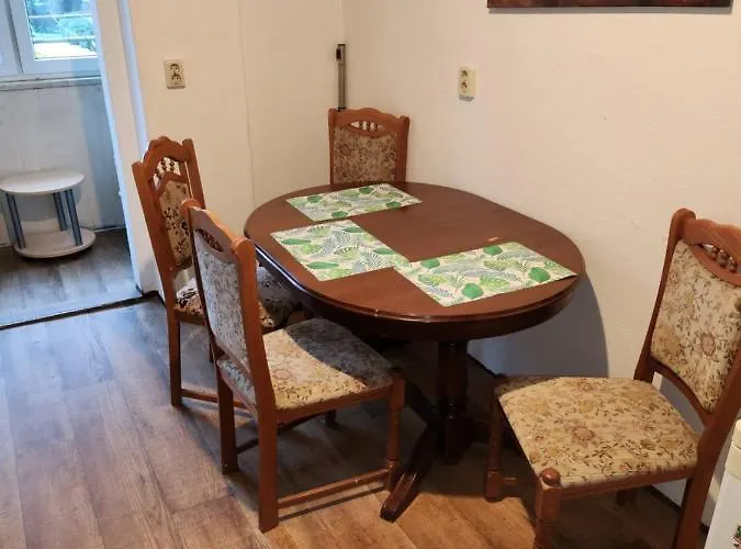 Hbs, Fewo, Eg, Best- Preis- Leistung, Naehe City, Einzelvermietung Moeglich, 1 Oder 2 Grosse Zimmer, Grosse Kueche, Logga, Bad, Einfach Und Gut Apartment *