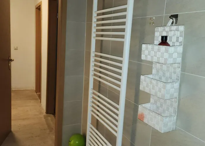 Hbs, Fewo, Eg, Best- Preis- Leistung, Naehe City, Einzelvermietung Moeglich, 1 Oder 2 Grosse Zimmer, Grosse Kueche, Logga, Bad, Einfach Und Gut Apartment Halberstadt