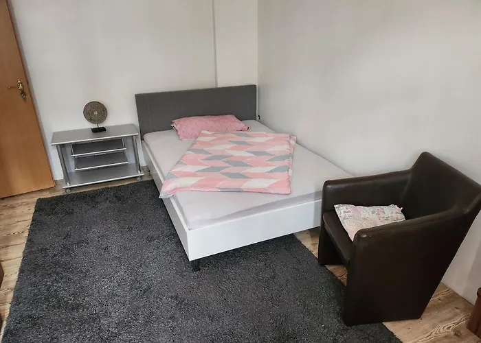 Hbs, Fewo, Eg, Best- Preis- Leistung, Naehe City, Einzelvermietung Moeglich, 1 Oder 2 Grosse Zimmer, Grosse Kueche, Logga, Bad, Einfach Und Gut Apartment Halberstadt