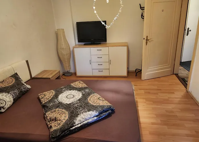 Hbs, Fewo, Eg, Best- Preis- Leistung, Naehe City, Einzelvermietung Moeglich, 1 Oder 2 Grosse Zimmer, Grosse Kueche, Logga, Bad, Einfach Und Gut *