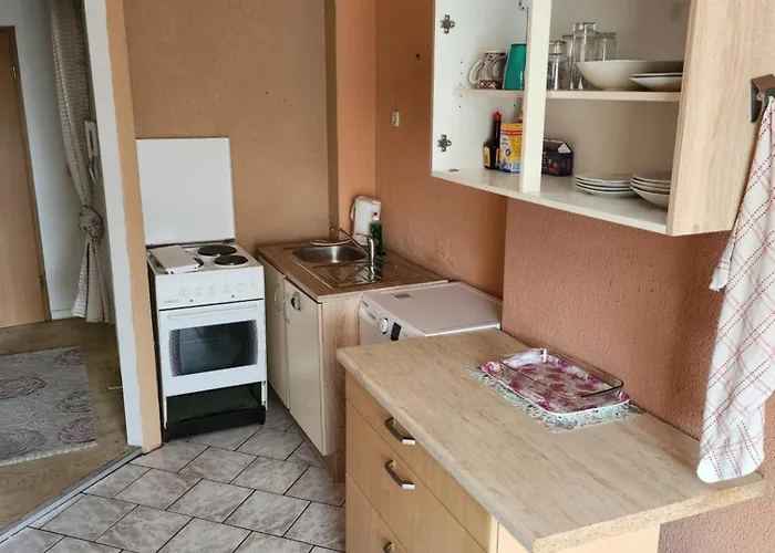 Hbs, Fewo, Eg, Best- Preis- Leistung, Naehe City, Einzelvermietung Moeglich, 1 Oder 2 Grosse Zimmer, Grosse Kueche, Logga, Bad, Einfach Und Gut