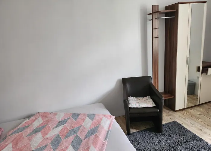 아파트 Hbs, Fewo, Eg, Best- Preis- Leistung, Naehe City, Einzelvermietung Moeglich, 1 Oder 2 Grosse Zimmer, Grosse Kueche, Logga, Bad, Einfach Und Gut