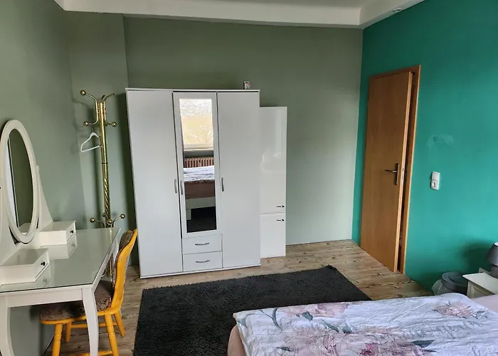 Apartment Hbs, Fewo, Eg, Best- Preis- Leistung, Naehe City, Einzelvermietung Moeglich, 1 Oder 2 Grosse Zimmer, Grosse Kueche, Logga, Bad, Einfach Und Gut *