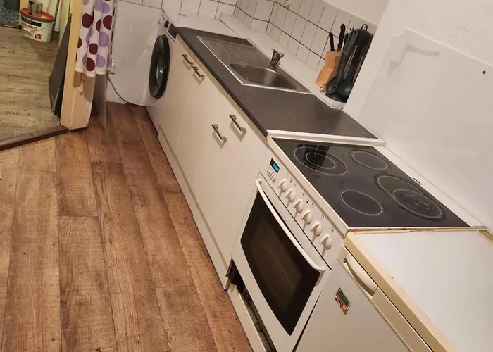 Hbs, Fewo, Eg, Best- Preis- Leistung, Naehe City, Einzelvermietung Moeglich, 1 Oder 2 Grosse Zimmer, Grosse Kueche, Logga, Bad, Einfach Und Gut Apartment Halberstadt